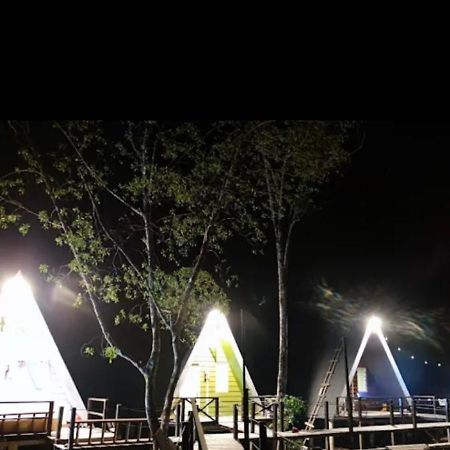 Villa The Mangrove Sematan Exterior foto
